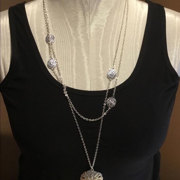 Silver Sandollar necklace - Picture 2 of 3